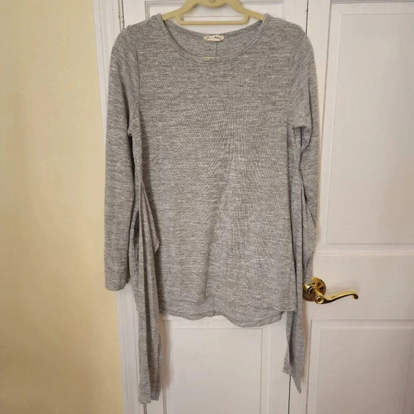 Gray knit top with a front tie size M - Picture 3 of 7